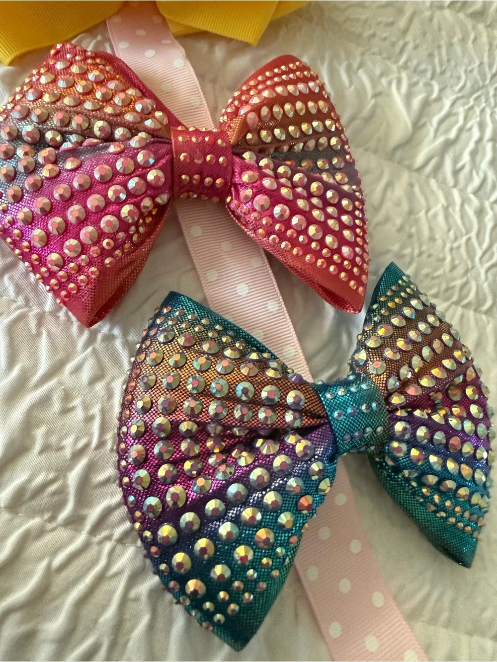 10 Hair Bow Set including Hello Kitty + 3 bow hangers